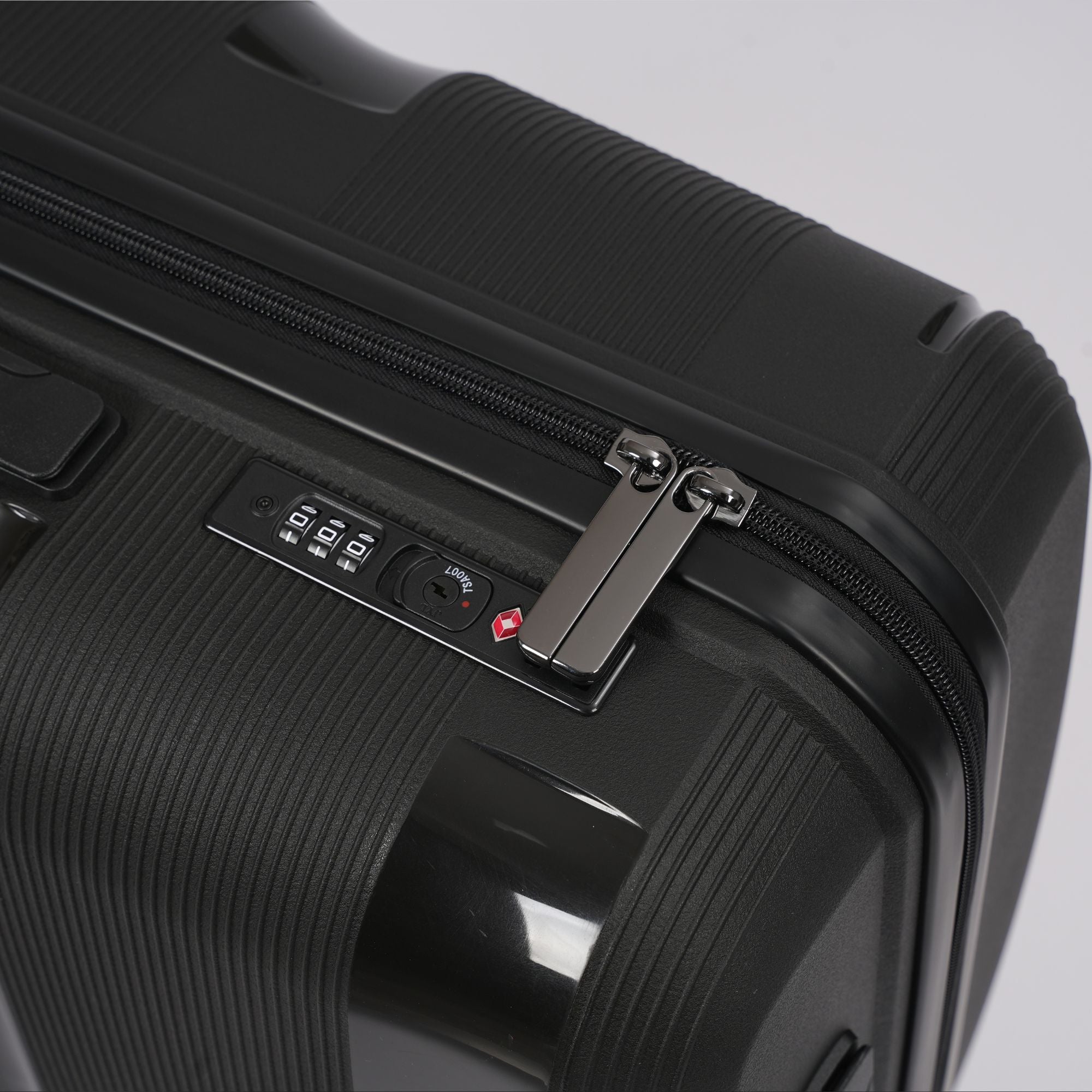 28-inch Black Hardcase Roller Luggage with 360° Wheels & TSA Lock - Sole Premise