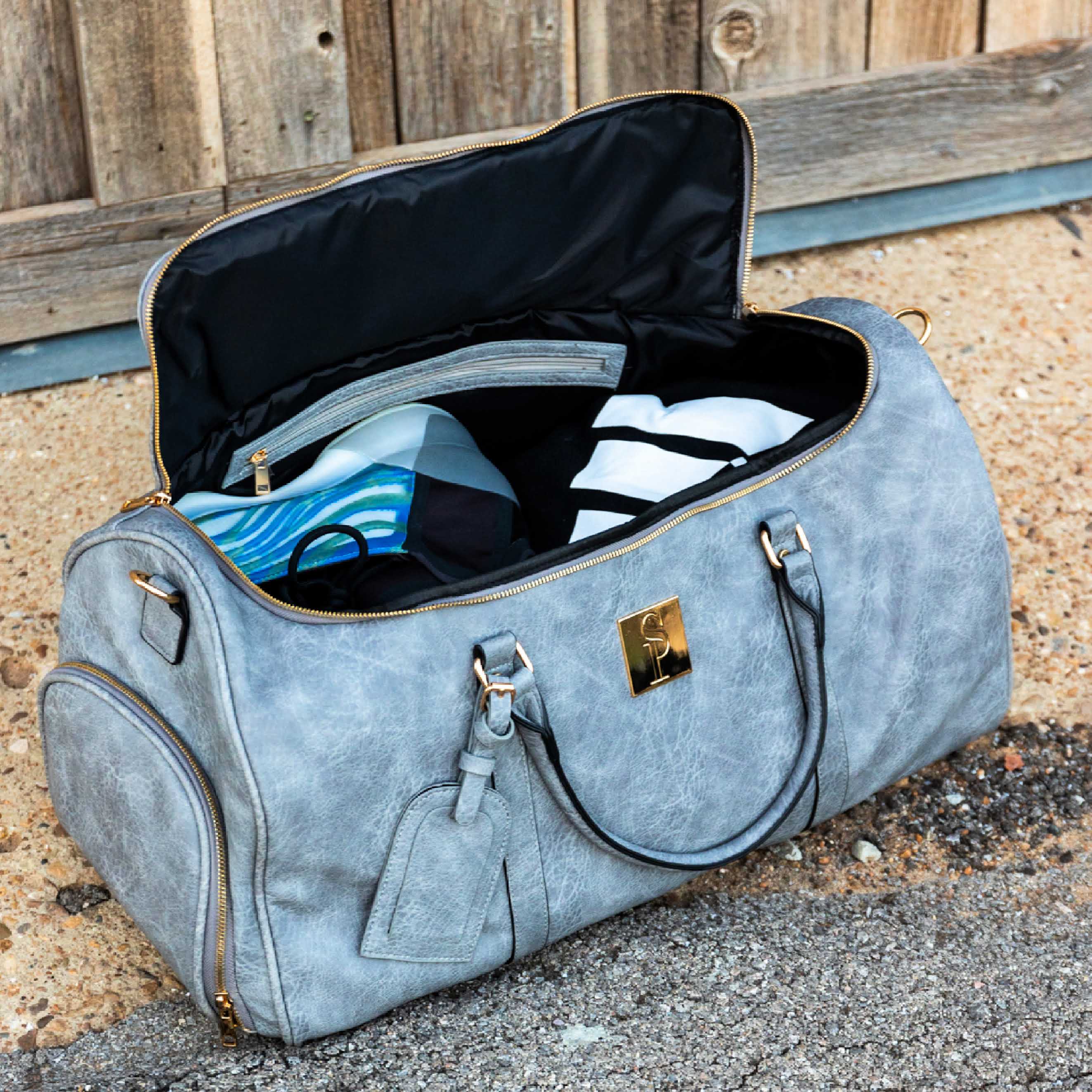 Duffle Bag Packing 101: Learn How to Pack Like a Pro